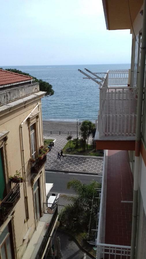 Апартаменты La Parigina - La Casa Al Mare A Майори Экстерьер фото